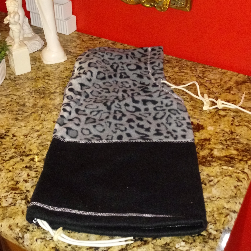 0221 Hot Headz 6 in 1 Fleece Hood - Picture 2 of 2